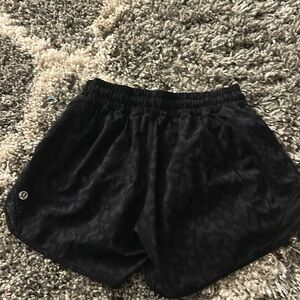 Lululemon hottie hot low rise shorts 2.5 size 4